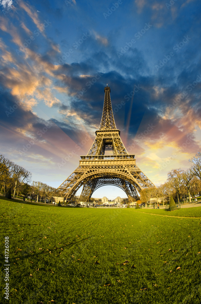 Fototapeta premium Front view of Eiffel Tower from Champ de Mars