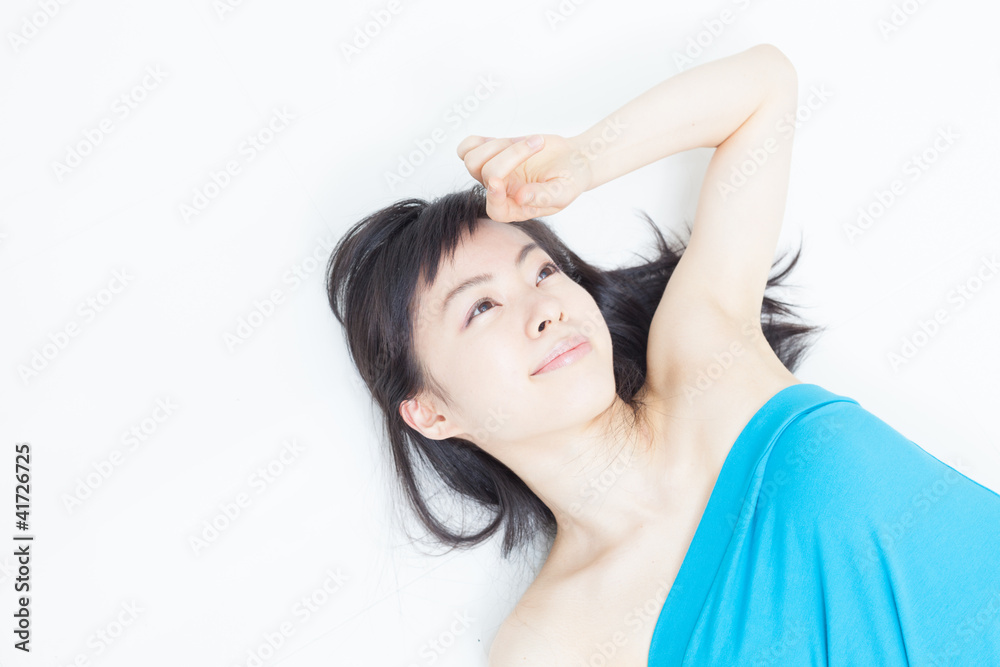 昼寝する女の子 昼寝する女の子