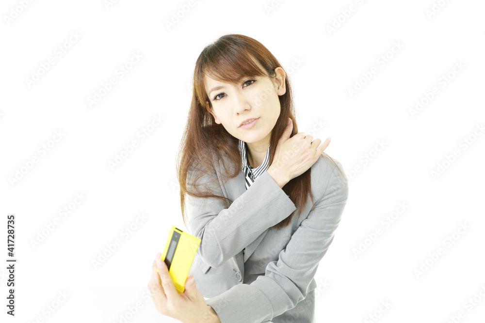 肩こりに悩むオフィスレディー