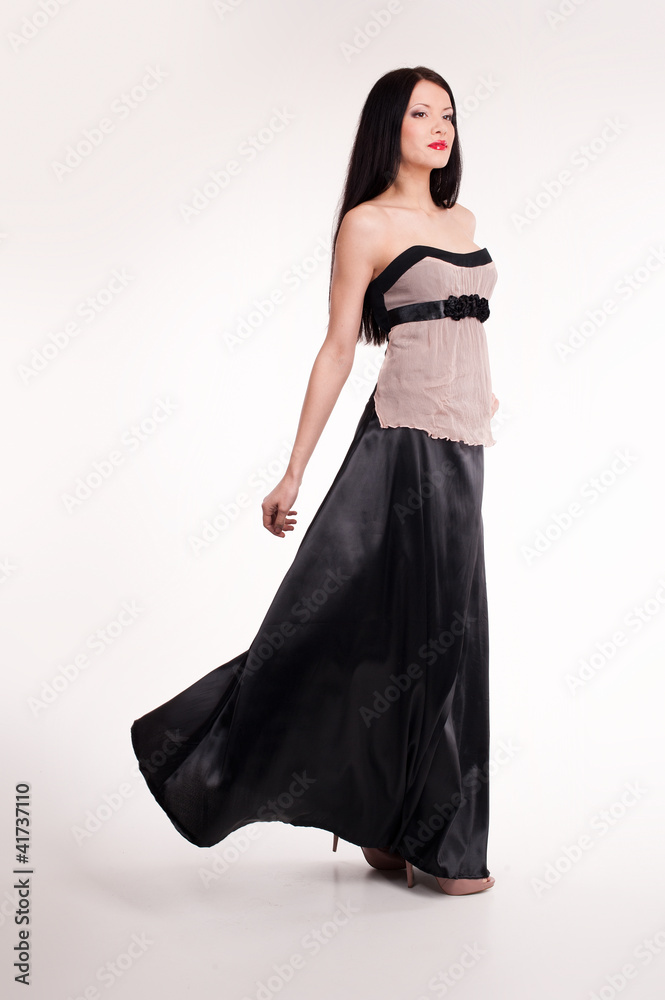 Naklejka premium Beautiful young woman wearing a sexy evening dress