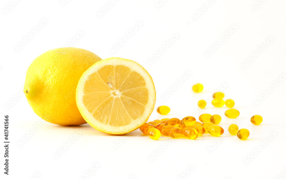 Vitamin C Zitrone mit Kapseln Vitamintabletten - gesunde Ernährung durch Nahrungsergänzung