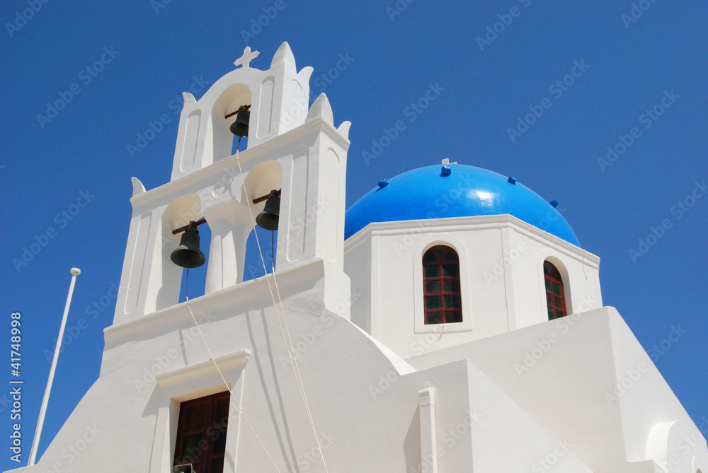 Iglesia ortodoxa en la localidad de Pyrgos. Santorini. Grecia..