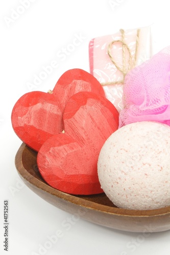 bath set with two hearts