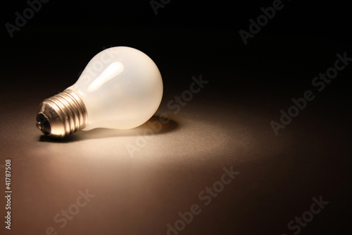 Tableau sur toile glowing bulb