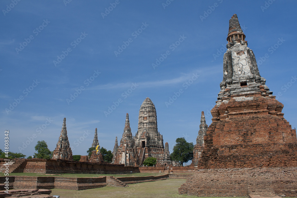 Fototapeta premium Chaiwattanaram temple in Ayutthaya Historical Park , Thailand