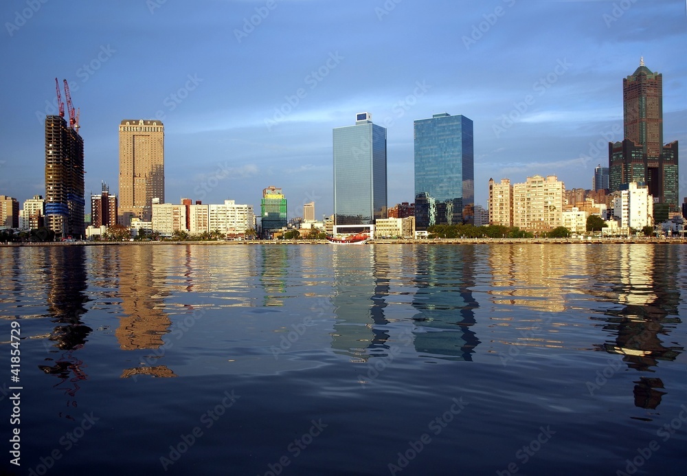 Obraz premium Kaohsiung City Waterfront in the Late Afternoon