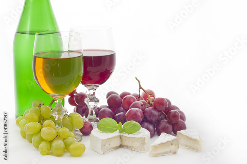 wine grapes and cheese