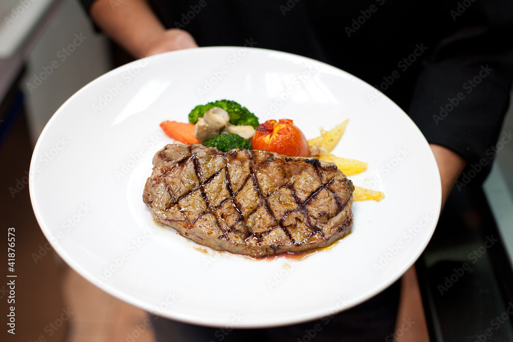 Grilled beef fillet with tomato