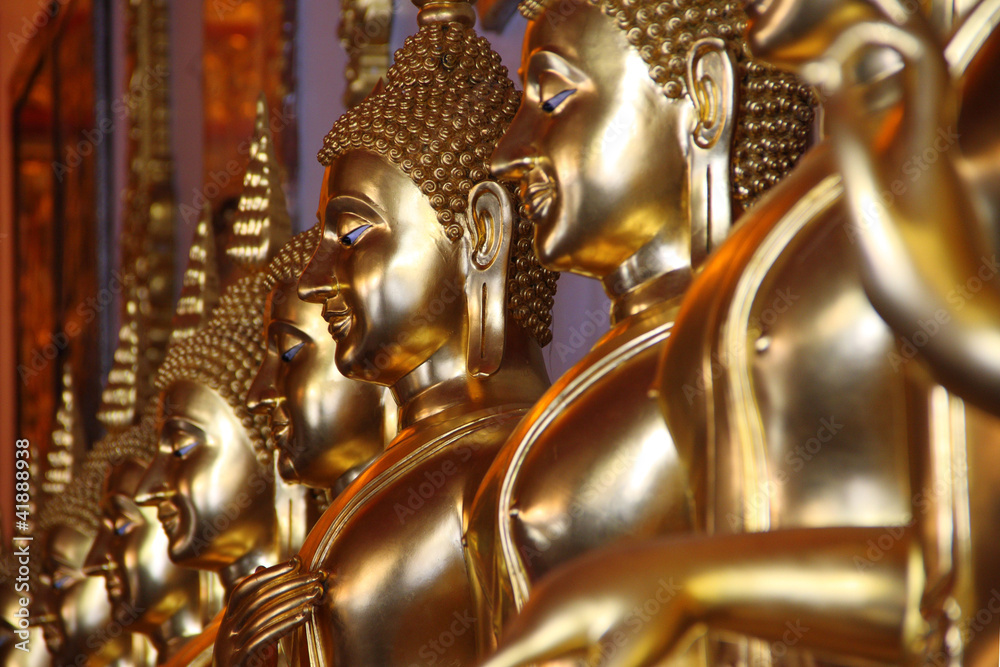 Fototapeta premium golden Buddha image in temple