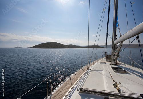 Sailing towards the island © mariocigic