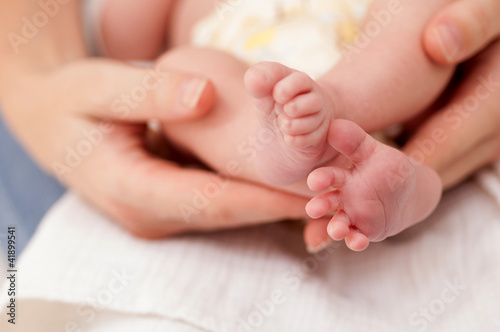 Holding Baby Feet © Jesse Kunerth
