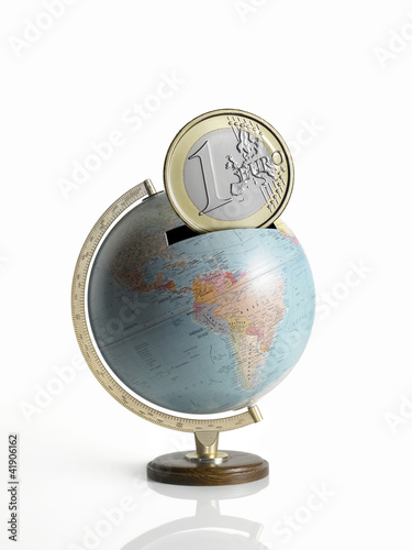 globe as money box - mappamondo a salvadanaio