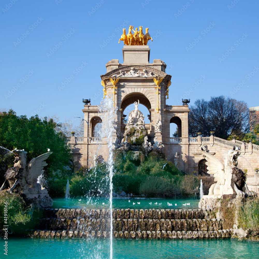 Fototapeta premium Barcelona ciudadela park lake fountain and quadriga