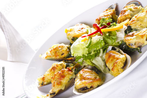 Cheese mussel, Baked mussels with cheese and garlic