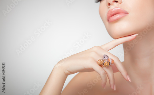 beautiful woman wearing jewelry, very clean image