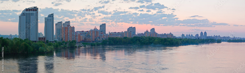Obraz premium Skyline of Kiev, Ukraine at the Dnieper river