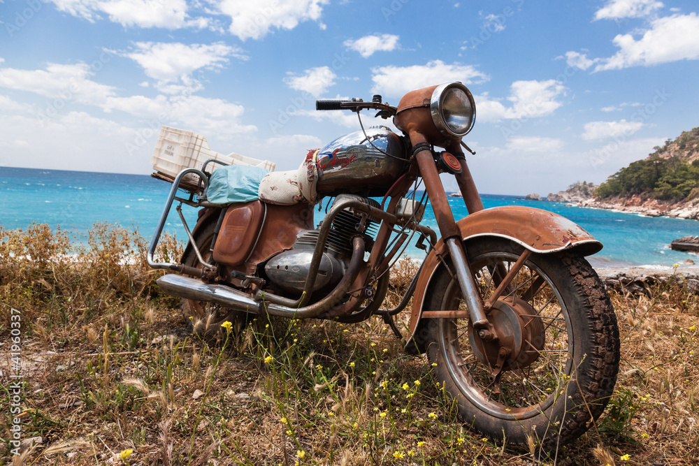 Motorrad am Strand Stock-Foto | Adobe Stock