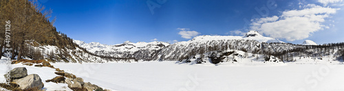 lago ghiacciato dell'alpe devero (italia) © fabioarimatea