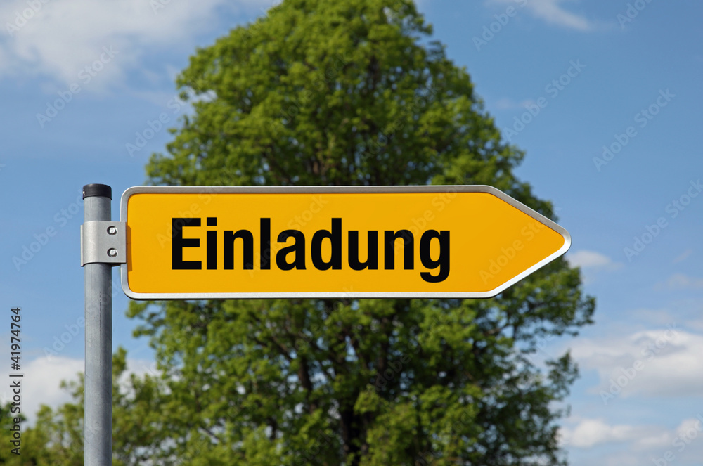 Fototapeta premium Pfeil mit Baum EINLADUNG