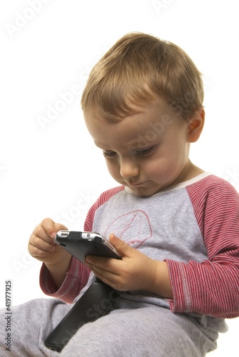 jeune enfant et téléphone