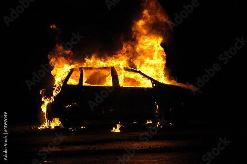 Brennendes Auto (Feuerwehrübung)