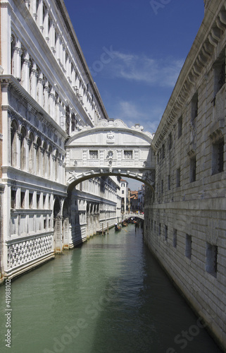 Die weltberühmte Seuferbrücke in Venedig