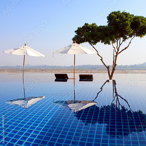 Piscine à débordement sur Laos
