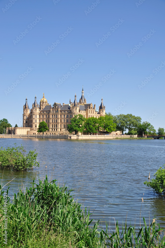 das bekannte Schweriner Schloss in Mecklenburg-Vorpommern