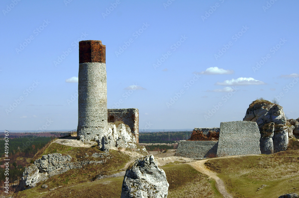 Ruiny wieży średniowiecznego zamku w Olsztynie 2