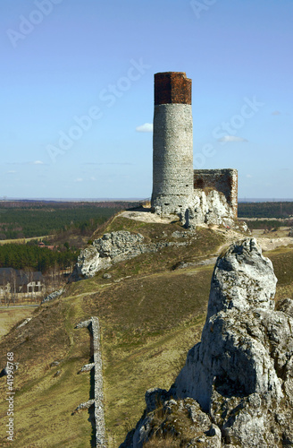 Ruiny wieży średniowiecznego zamku w Olsztynie