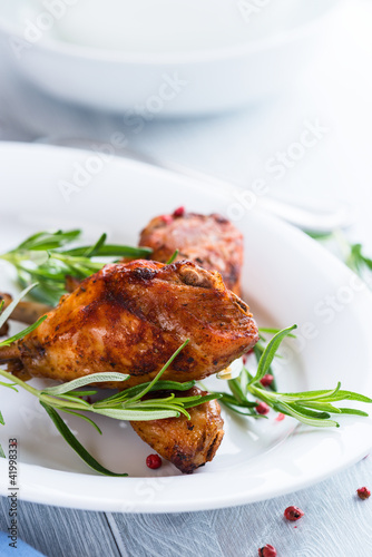 Roasted chicken legs with rosemary and pink pepper