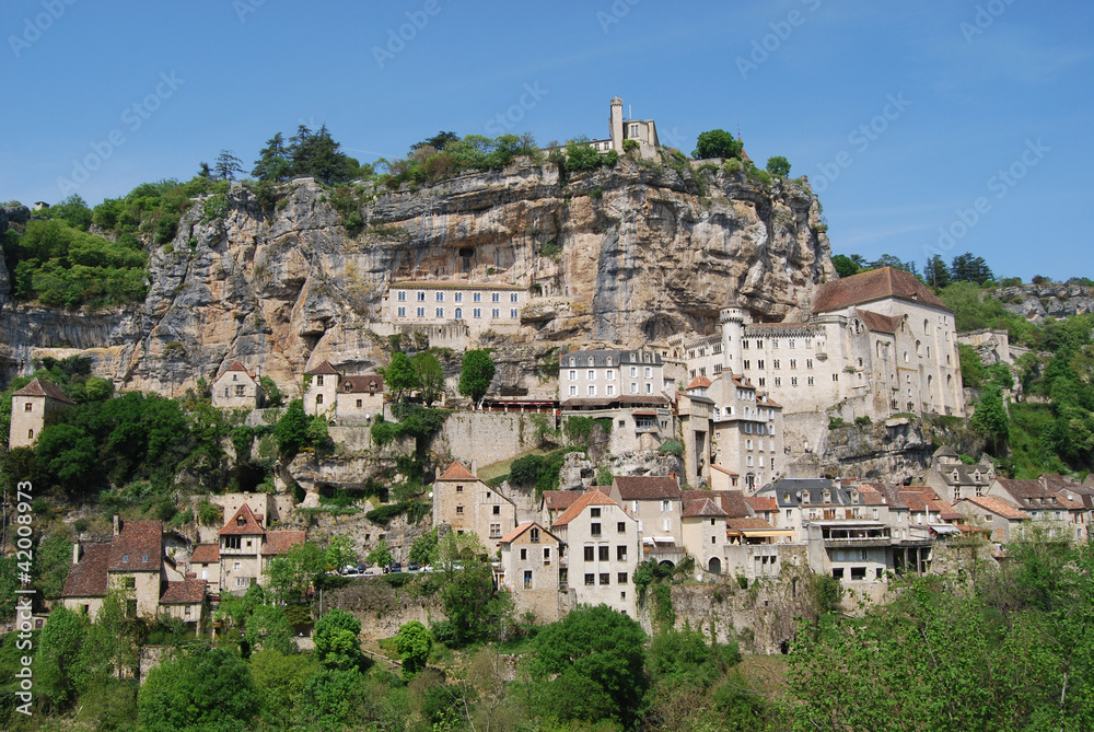 Vista panorámica de Rocamadour, pueblo encaramado en un acantila