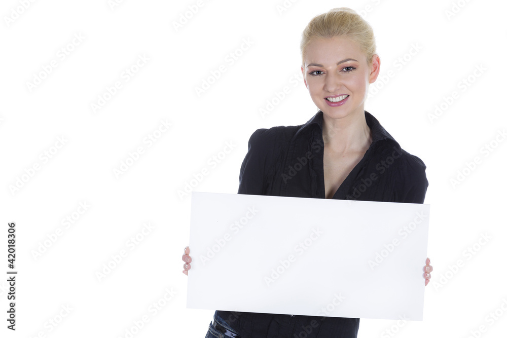 Eine blonde Frau zeigt ein weißes Schild vor Bauch Eine blonde Frau zeigt ein weißes Schild vor Bauch