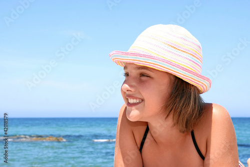 Mädchen lachend am Strand © Kathrin39