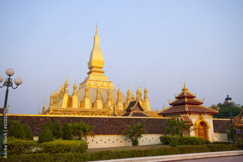 Naklejka premium Golden pagada in Wat Pha-That Luang, Vientiane, Laos.