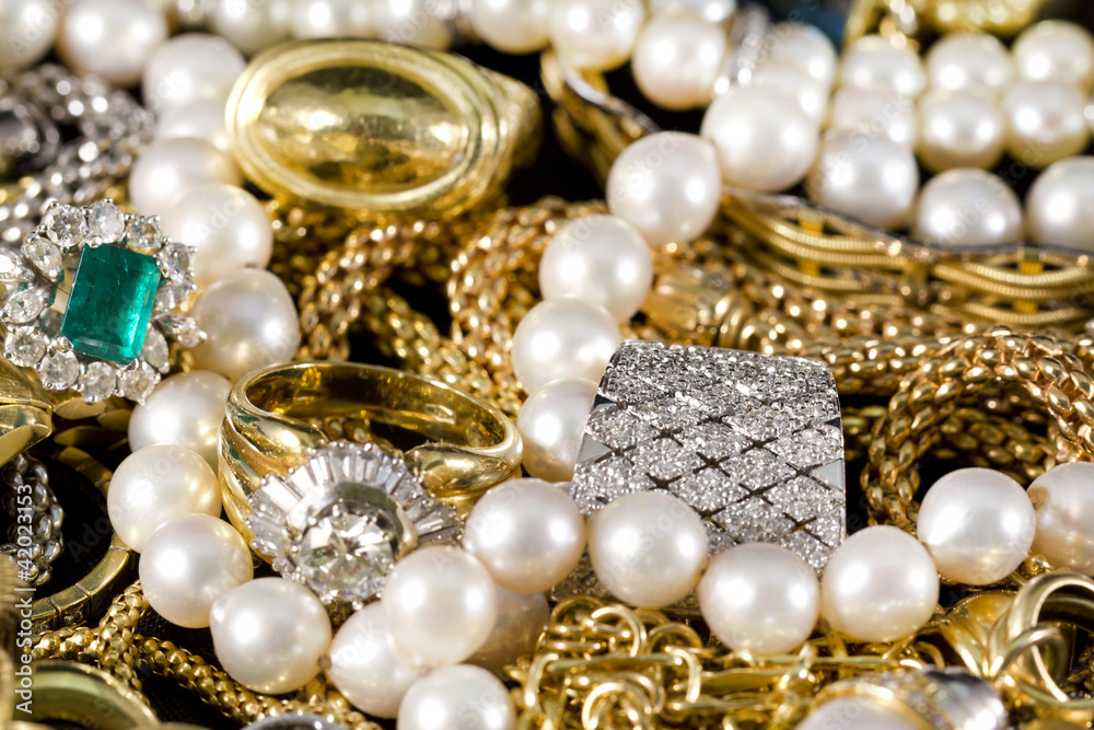 Jewelry, gold, necklaces, rings, bracelets, watch, wealth Jewelry, gold, necklaces, rings, bracelets, watch, wealth
