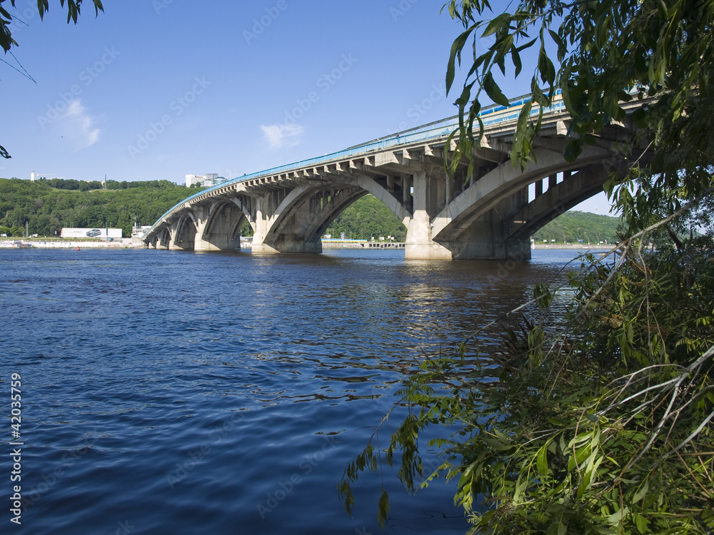 Obraz premium bridge across the river
