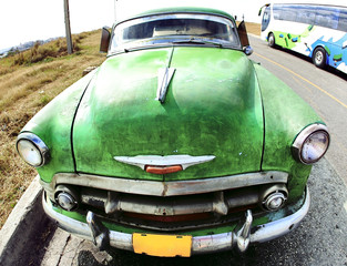Plexiglas schilderij Cubaanse oldtimers Klassieke vintage wagen op Cubastraat  © maxoidos
