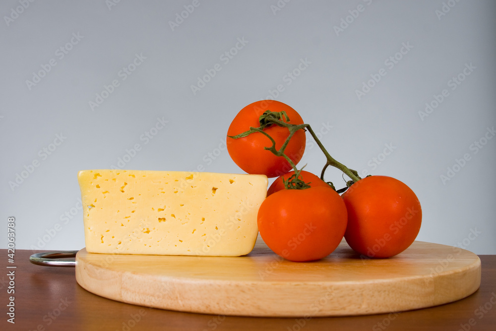 Yellow cheese with fresh tomatoes
