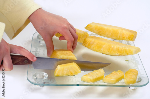 Pineapple cutting