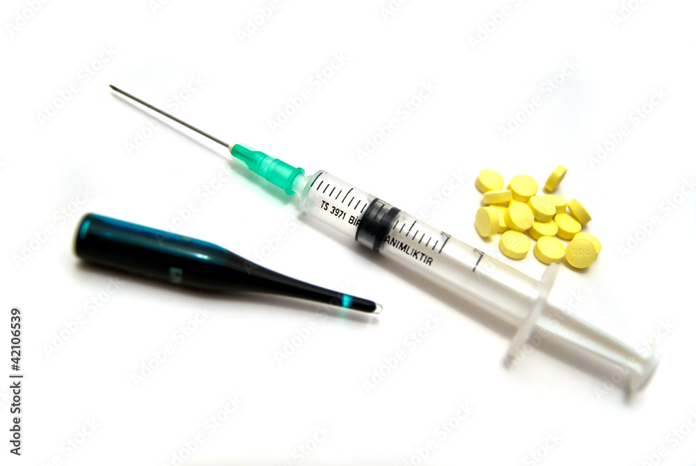 Fototapeta premium Syringe, tablets and ampoule