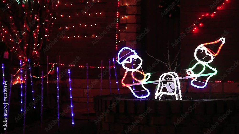 Lutins de noël sur balnçoire avec néons et leds clignotantes