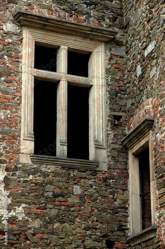 Fototapeta Naklejka Na Ścianę i Meble -  Ancient window