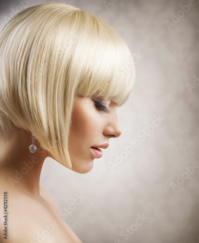 Tablou pe pânză Haircut. Beautiful Girl with Healthy Short Blond Hair. Hairstyle