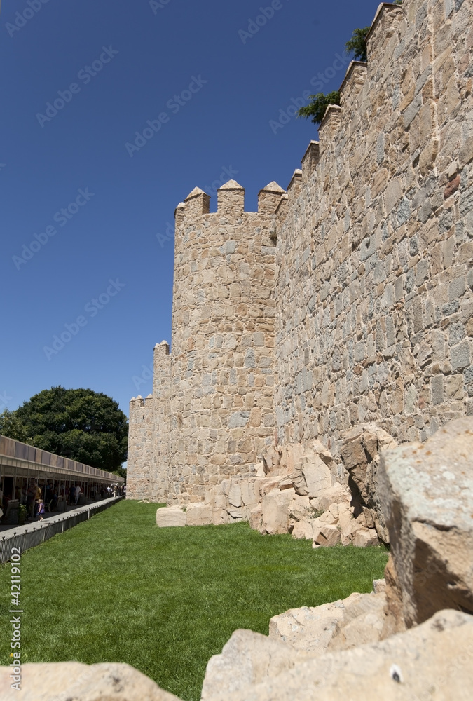 castle protect walls Spain