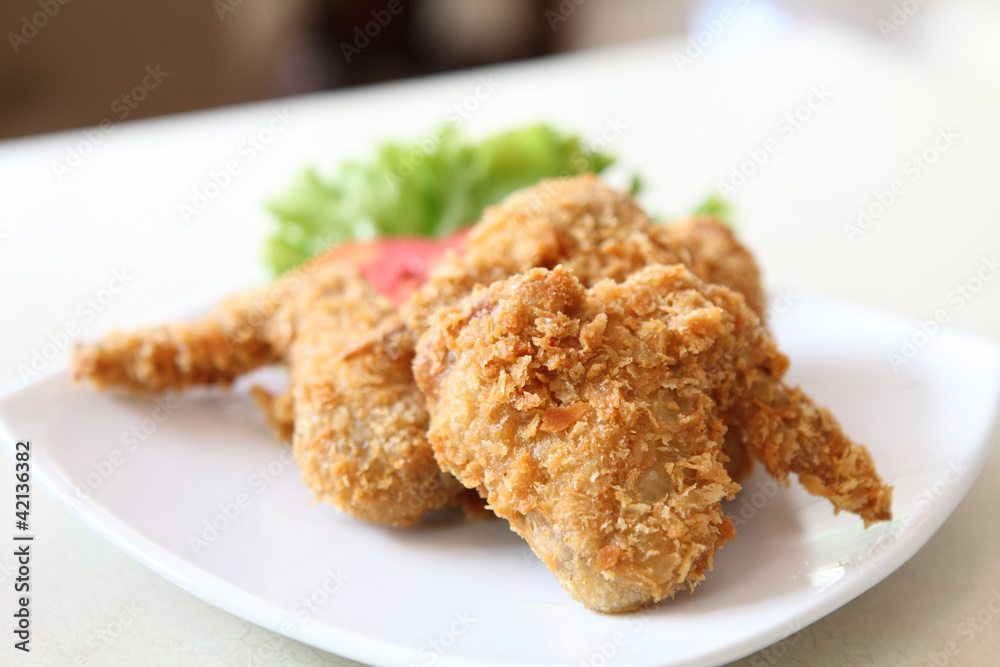 Fried Chicken with tomato vegetable and beer Fried Chicken with tomato vegetable and beer