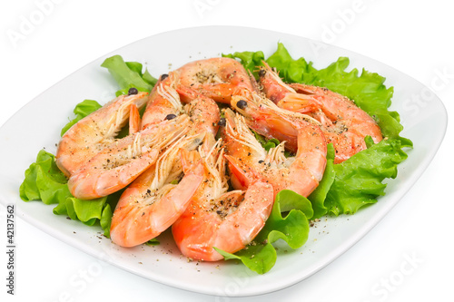 shrimp with peppers on a green salad