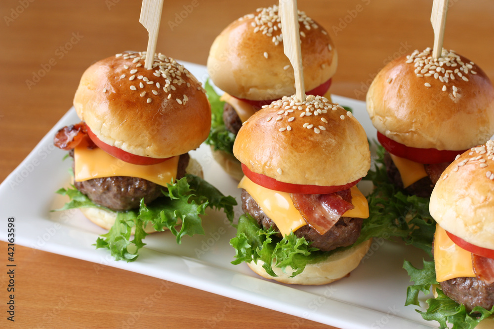 mini hamburgers, mini burgers