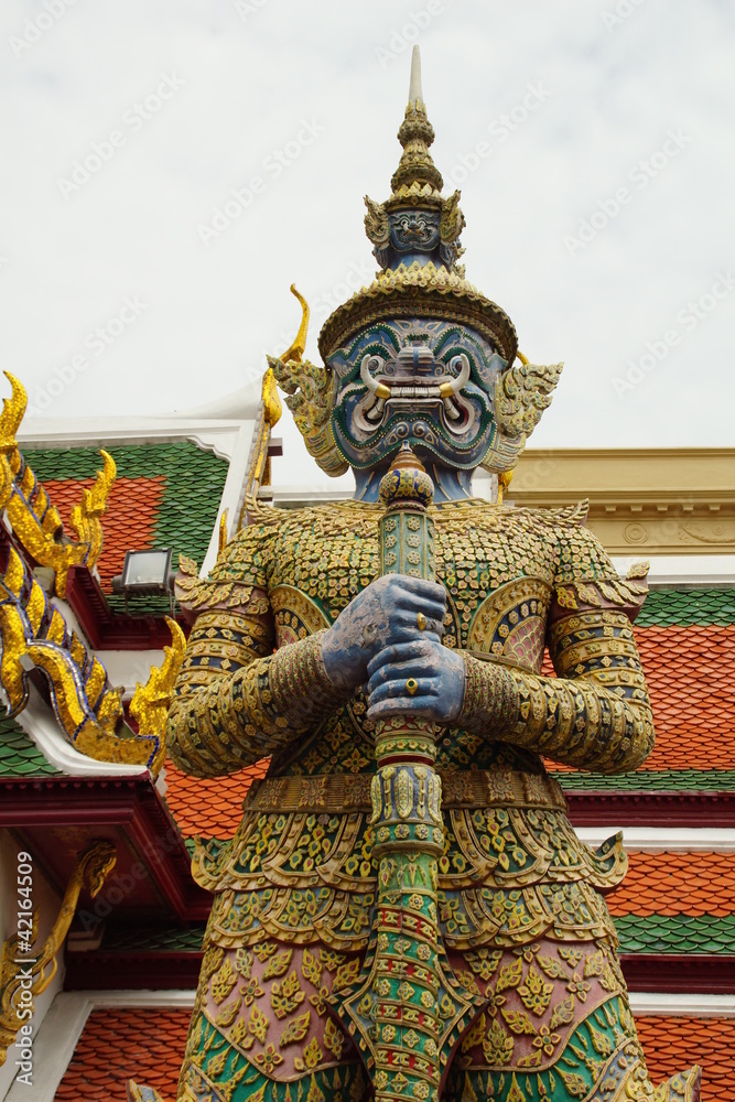 Fototapeta premium Demon Guardian and Architecture of Grand Palace, Bangkok