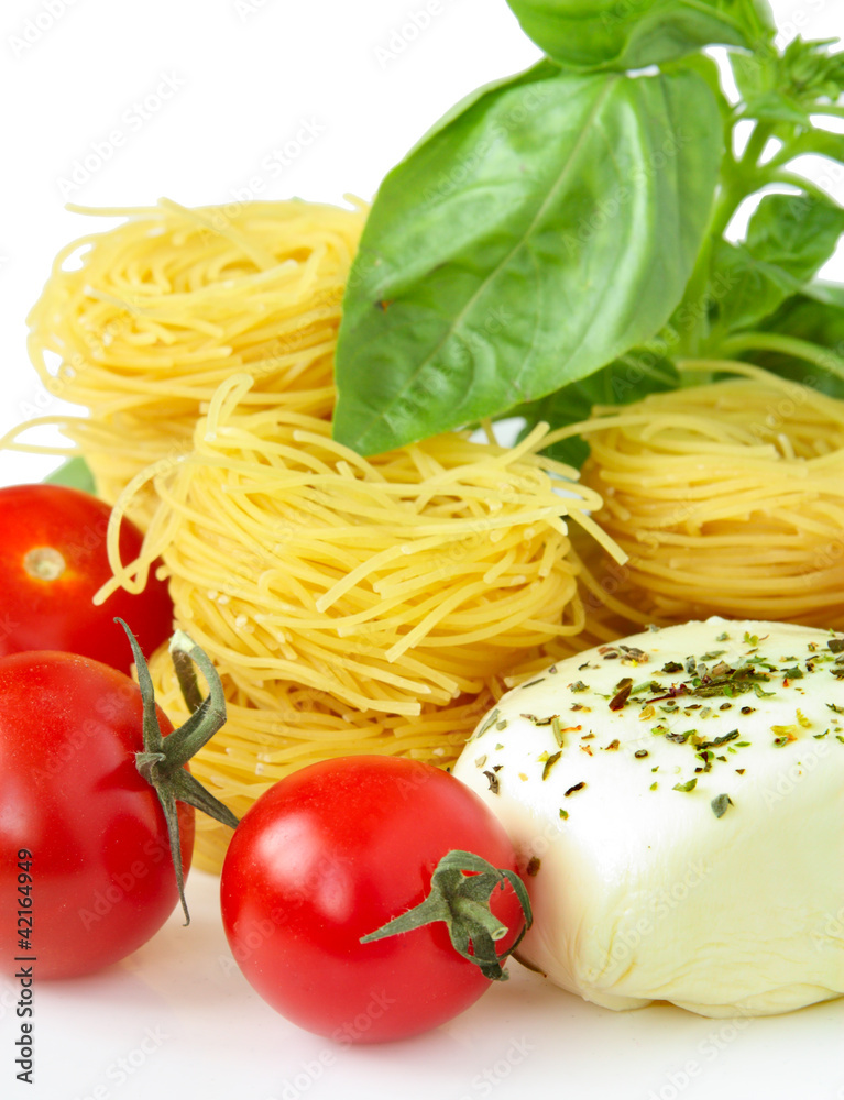 spaghetti, basil,mozzarella and tomatoes spaghetti, basil,mozzarella and tomatoes